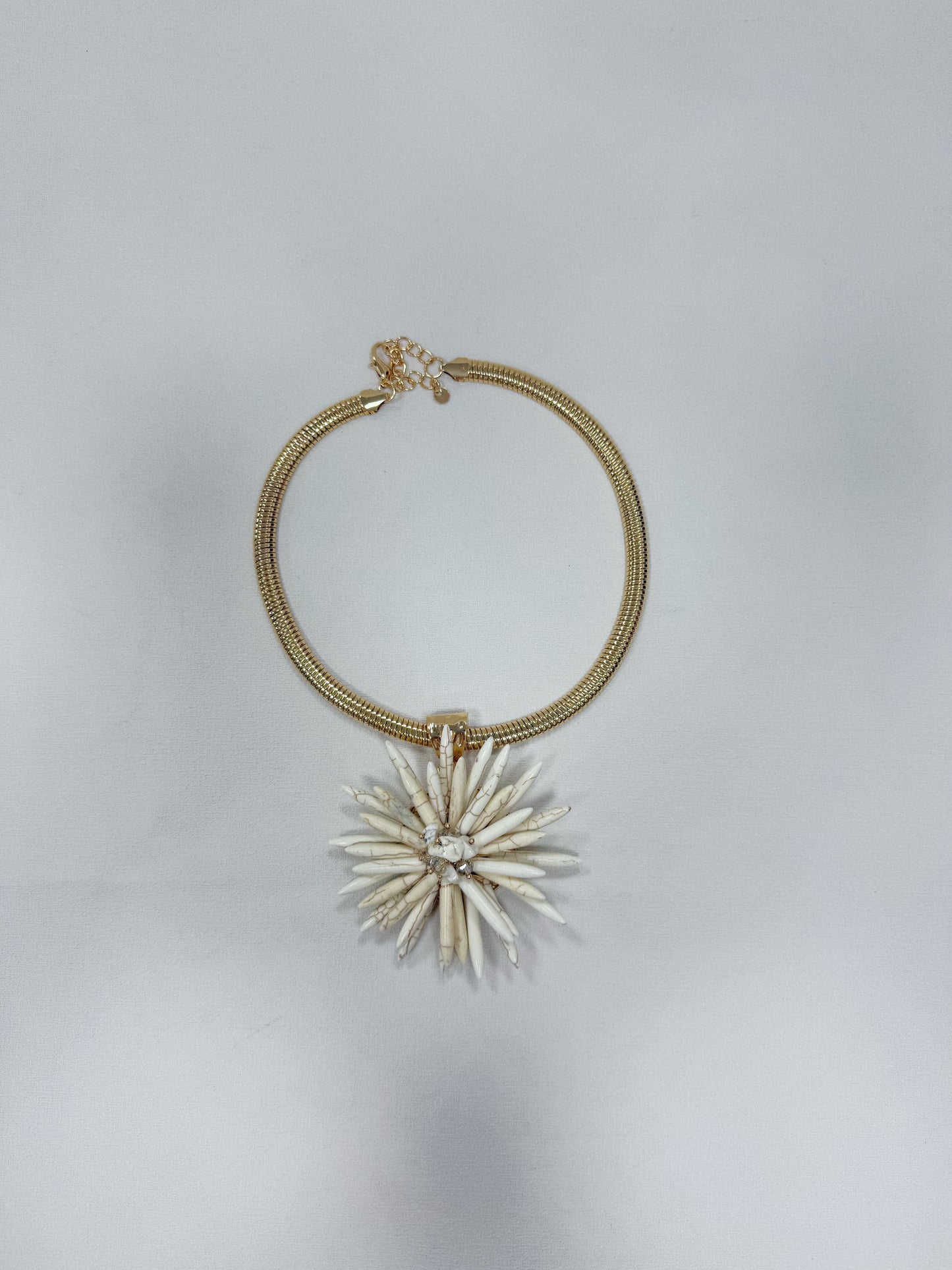 COLLANA A GIROCOLLO CON CIONDOLO DI CORALLO