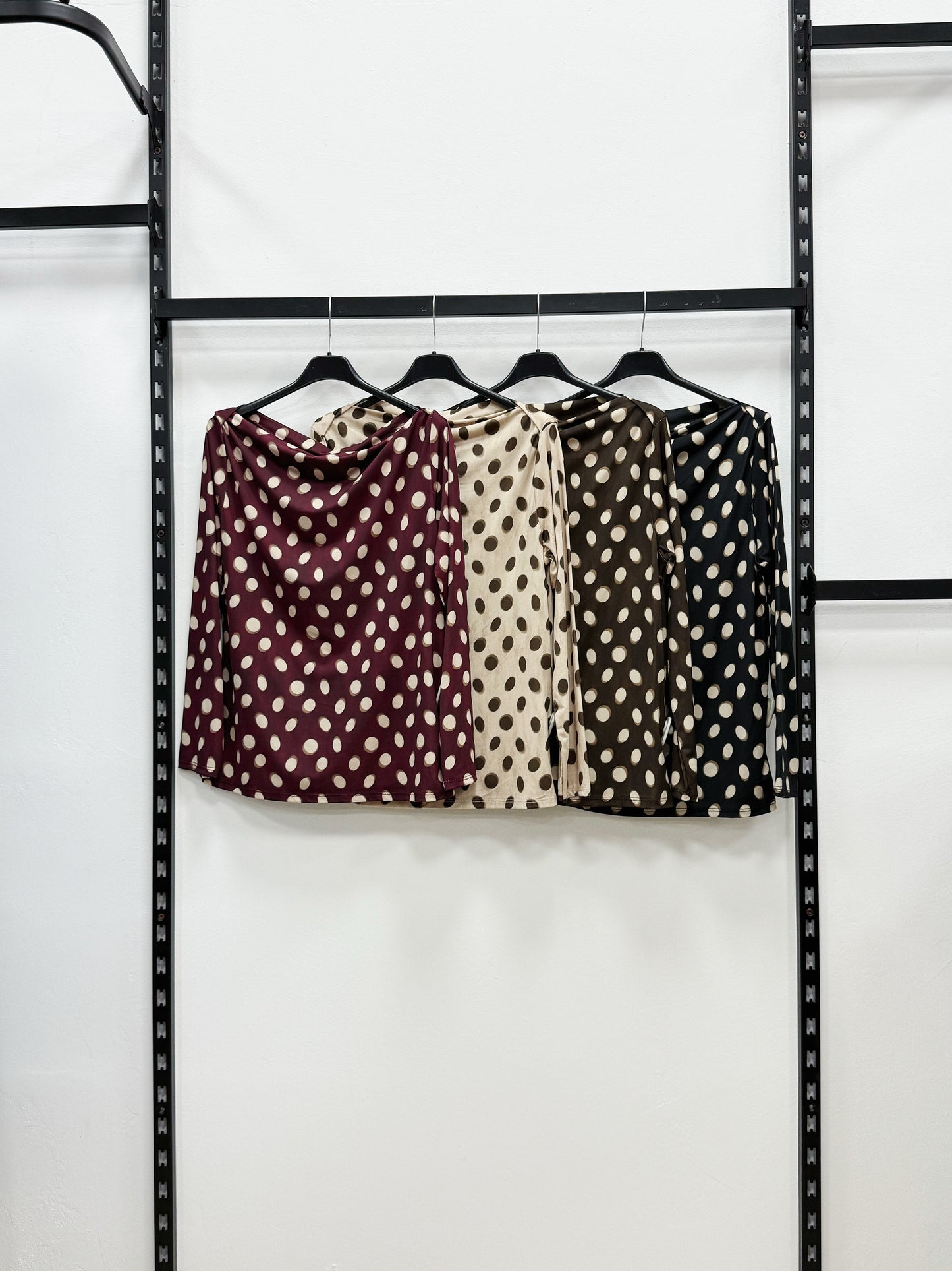 MAGLIETTA A MANICHE LUNGHE CON POIS