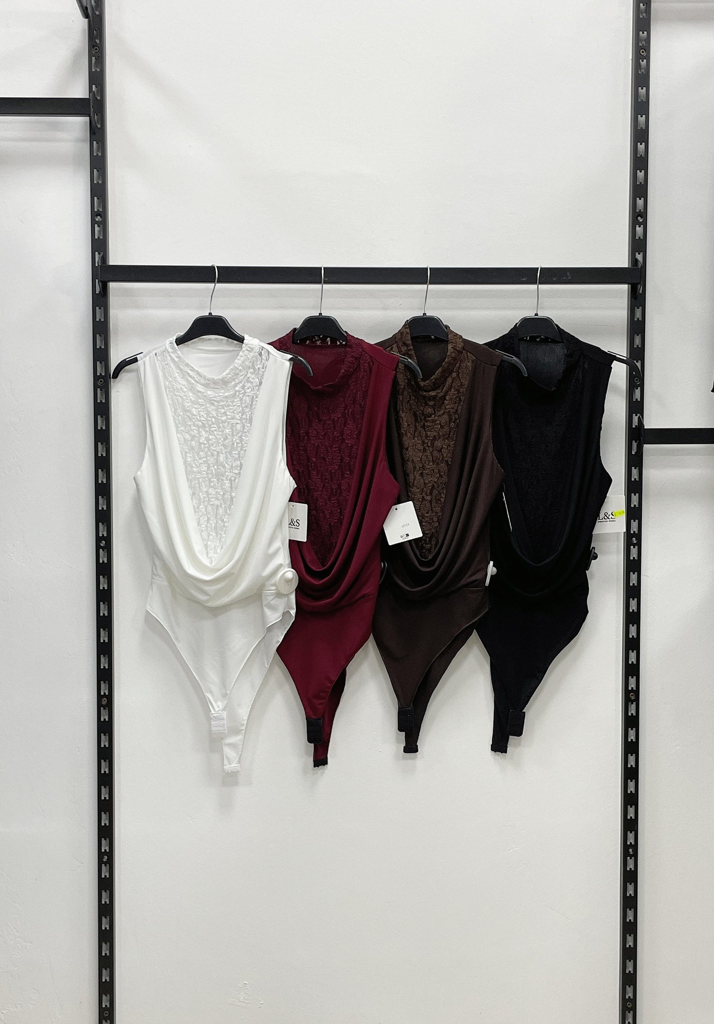 BODY CON PIZZO SMANICATO