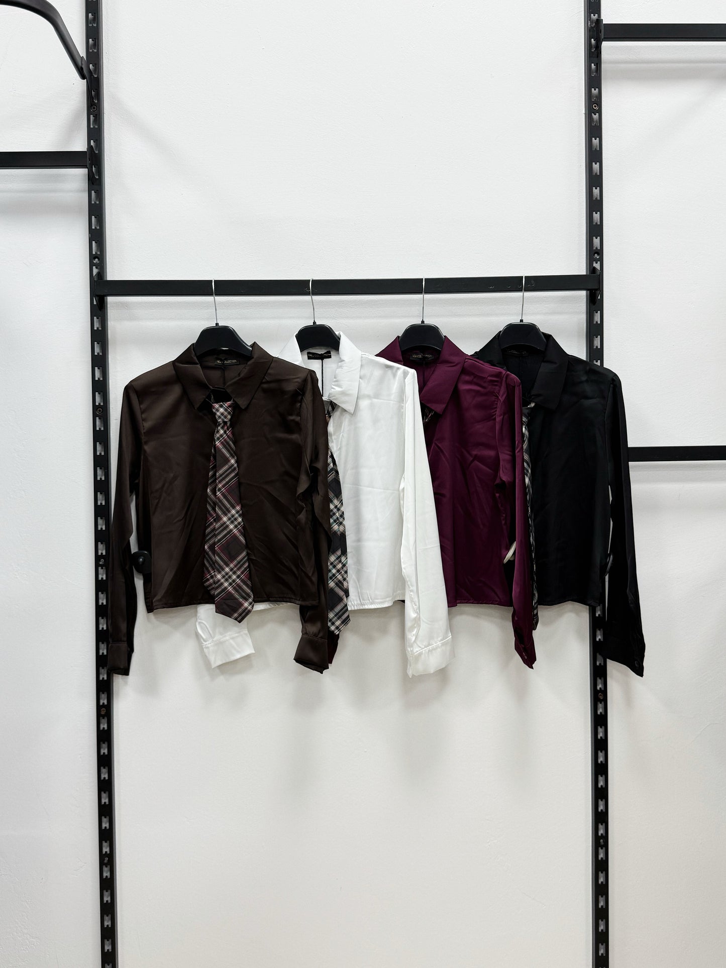 CAMICIA DI RASO CORTA CON CRAVATTA QUADRI