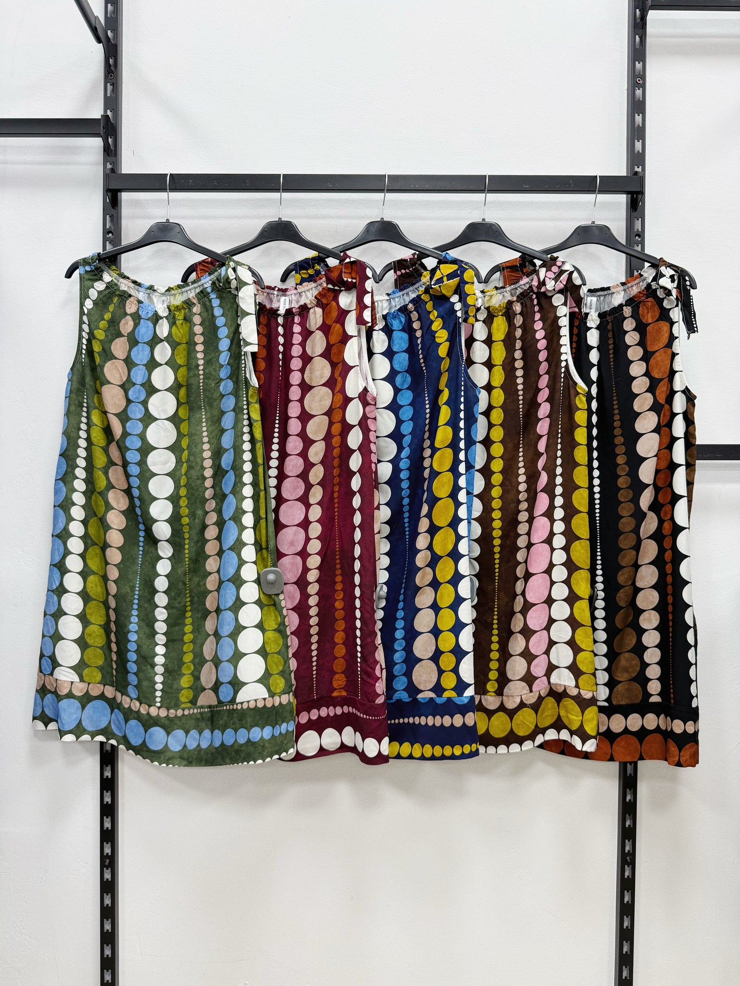 VESTITO CORTO A POIS A ELASTICO SUL COLLO CON FIOCCO