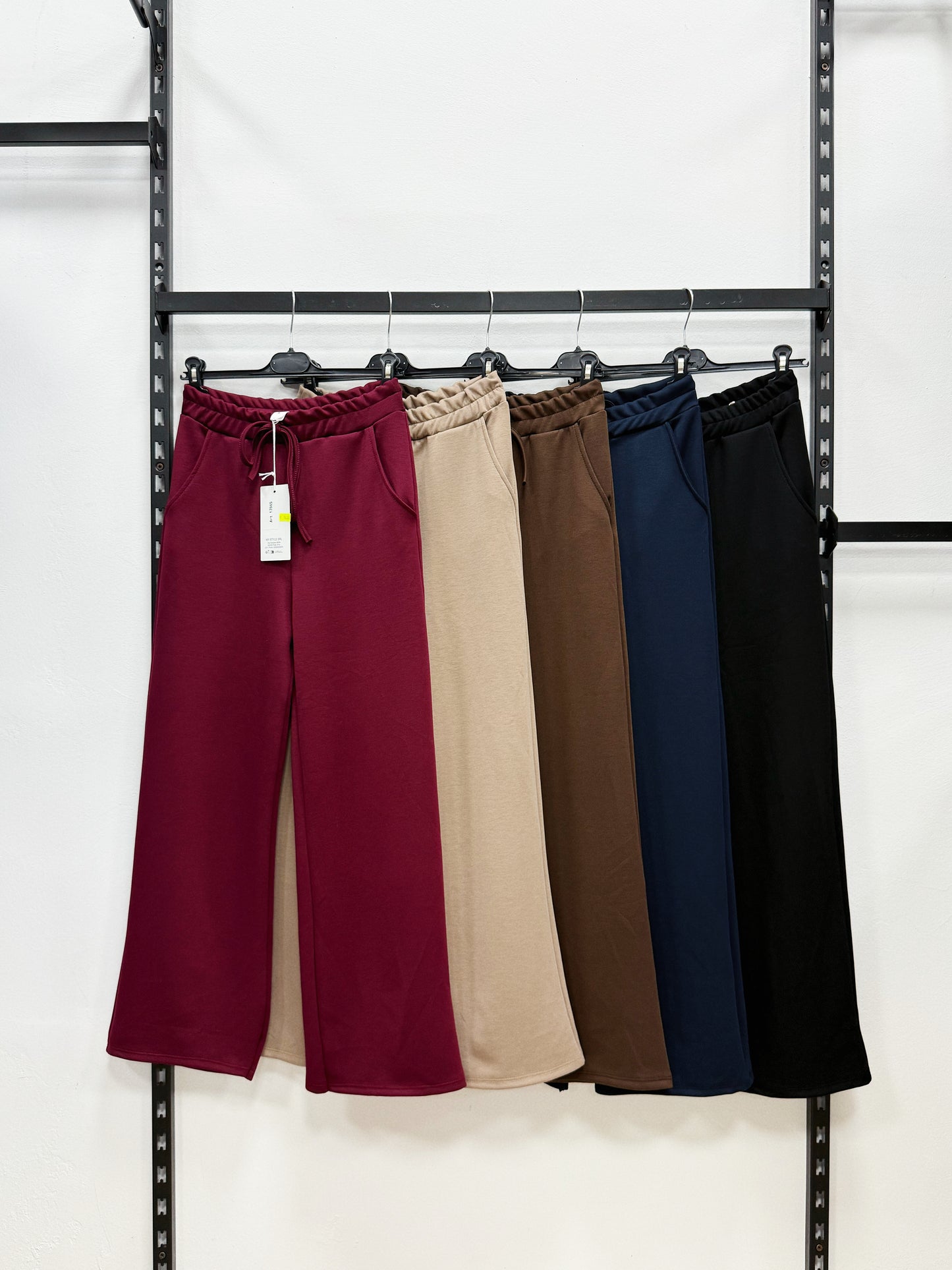 PANTALONE DI TUTA A GAMBE LARGHE E DRITTO