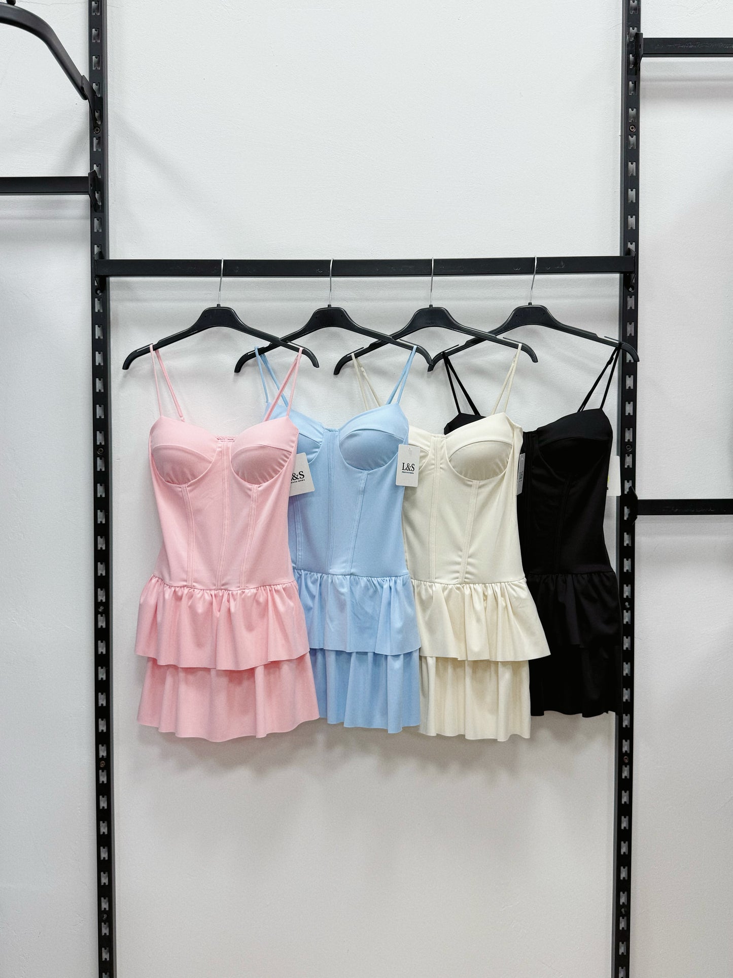 TUTA A PANTALONCINO A VOLANT