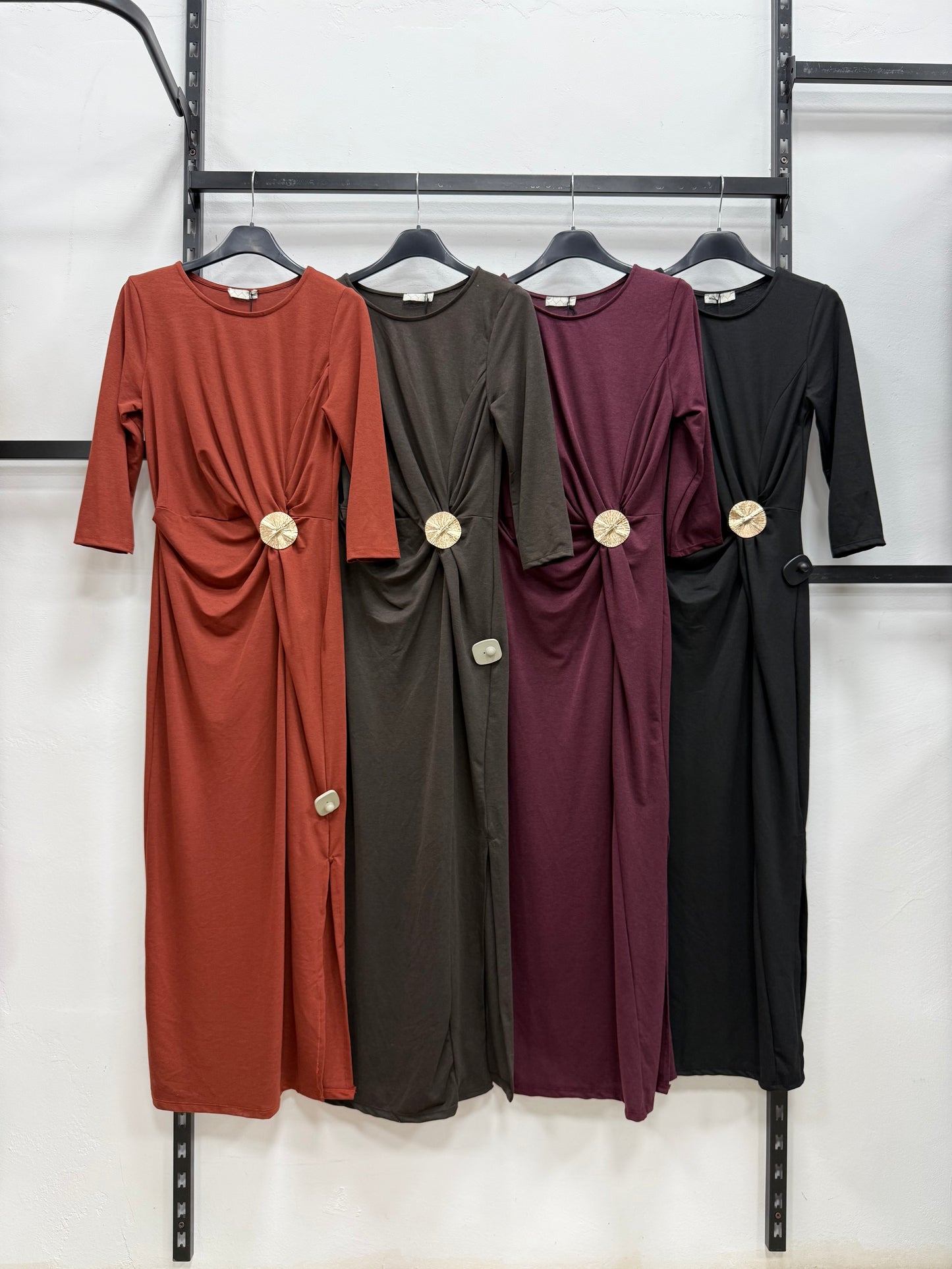 VESTITO LUNGO A MANICHE 3/4 CON DETTAGLIO DORATO