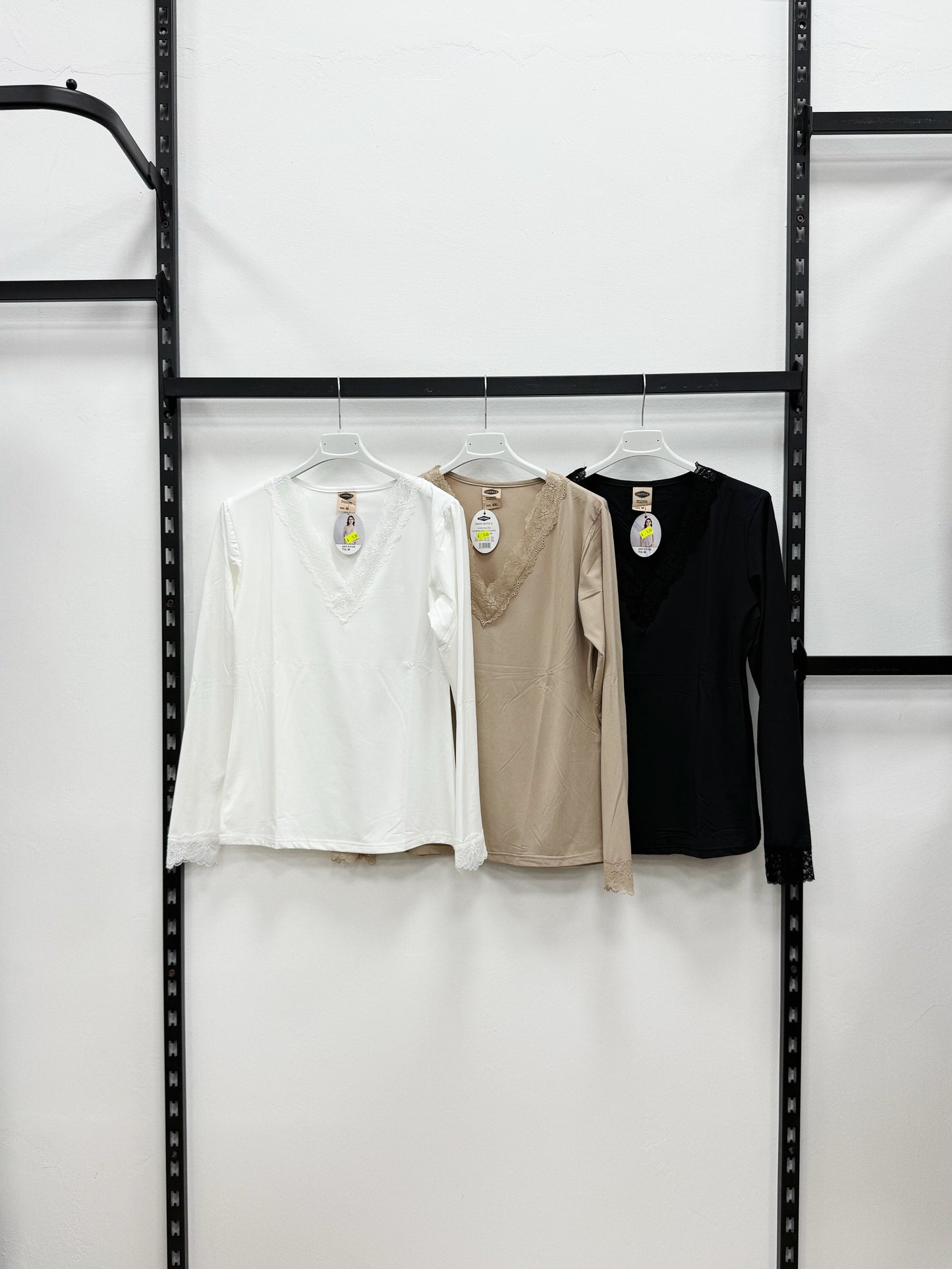 MAGLIETTA A MANICHE LUNGHE CON PIZZO TERMICO