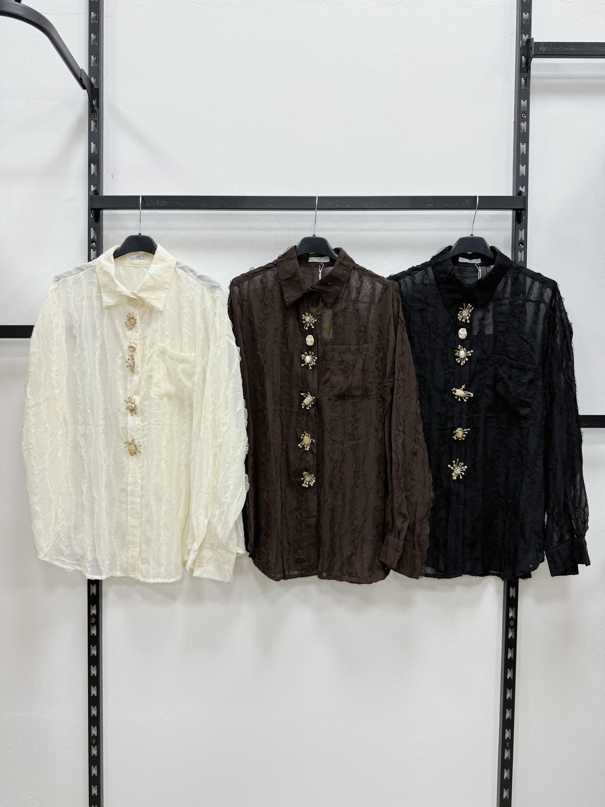 CAMICIA CON BOTTONI DI PIETRE PANNA