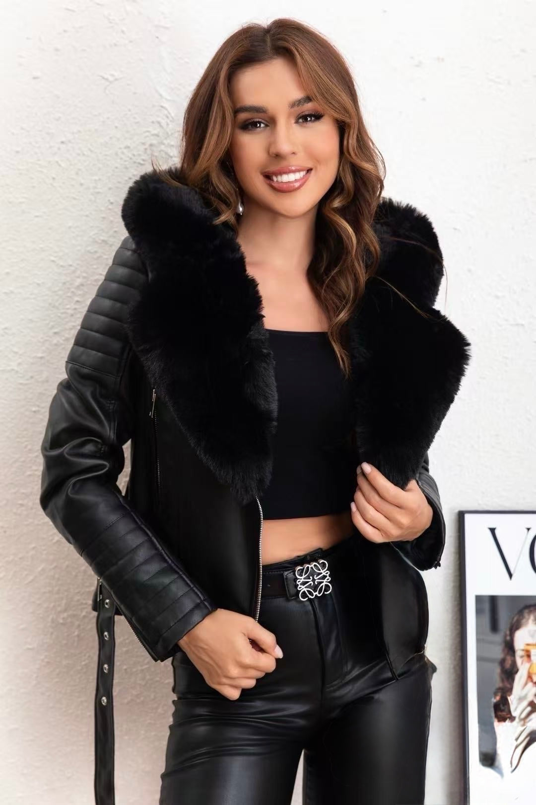 GIUBBOTTO DI ECO PELLE CON CAPPUCCIO E INTERNO PELLICCIA