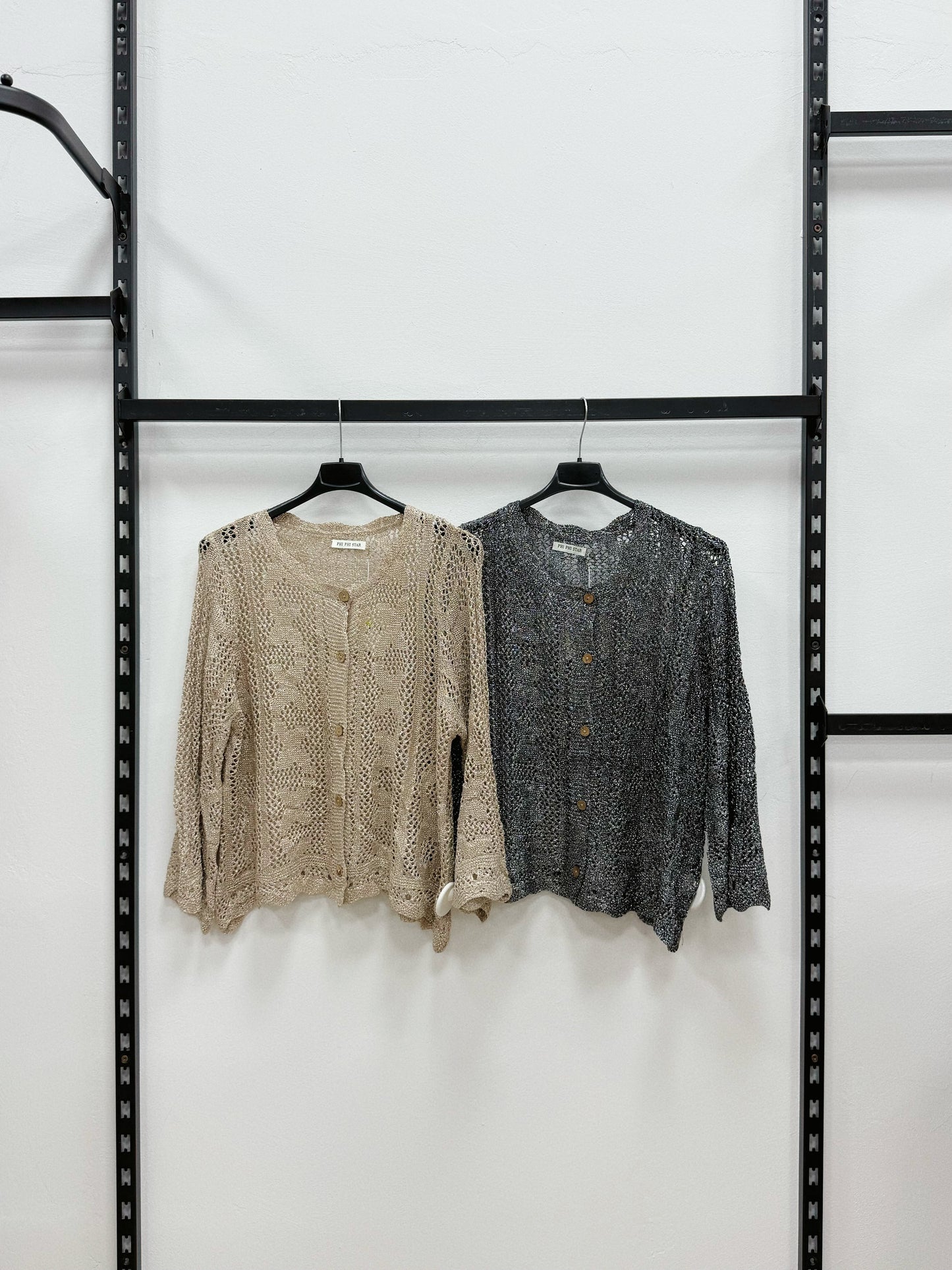 CARDIGAN TRAFORATA IN LUREX CON BOTTONI DI LEGNO