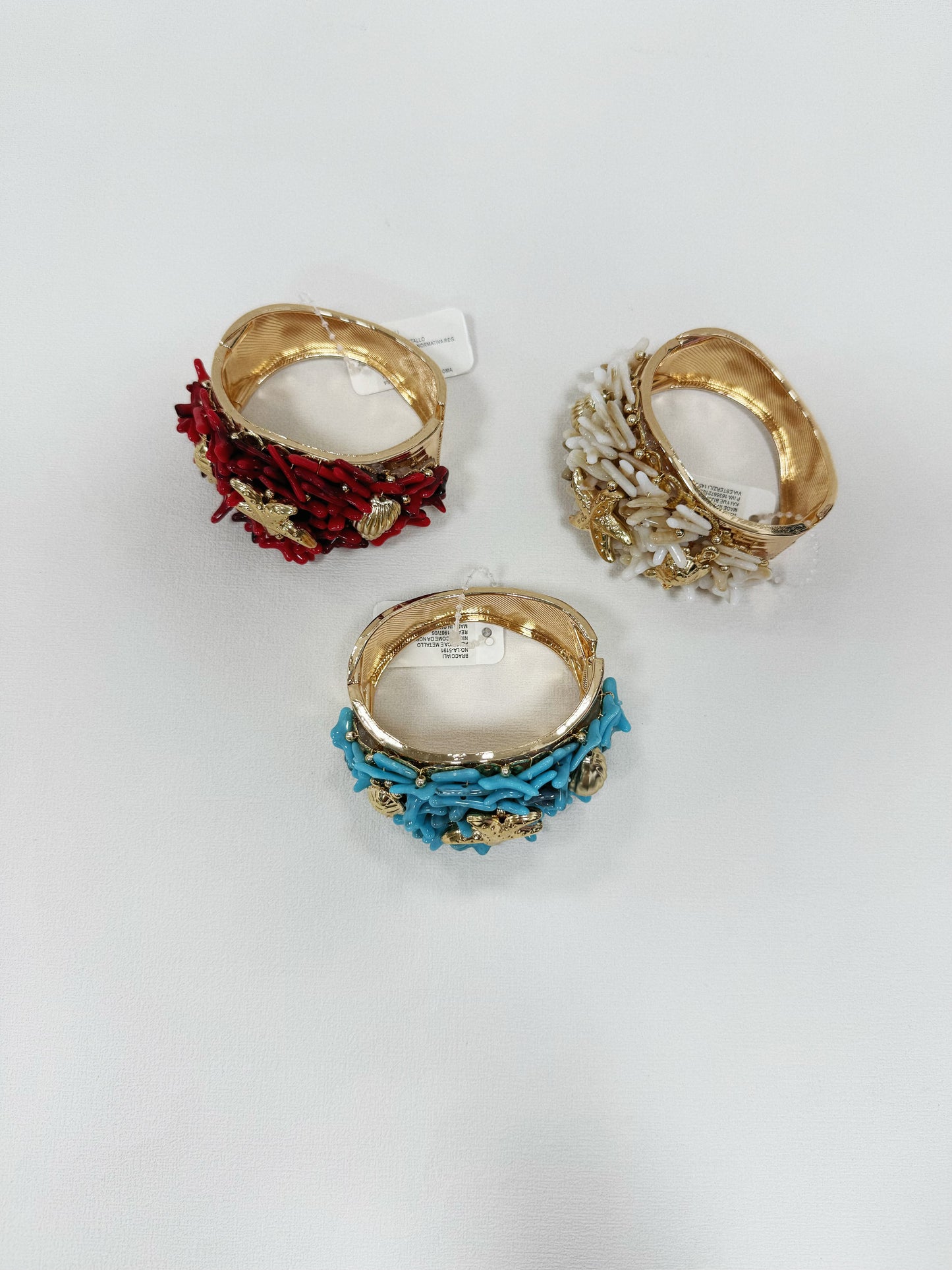 BRACCIALETTI IN CORALLO CON METALLO FORME DI CONCHIGLIE