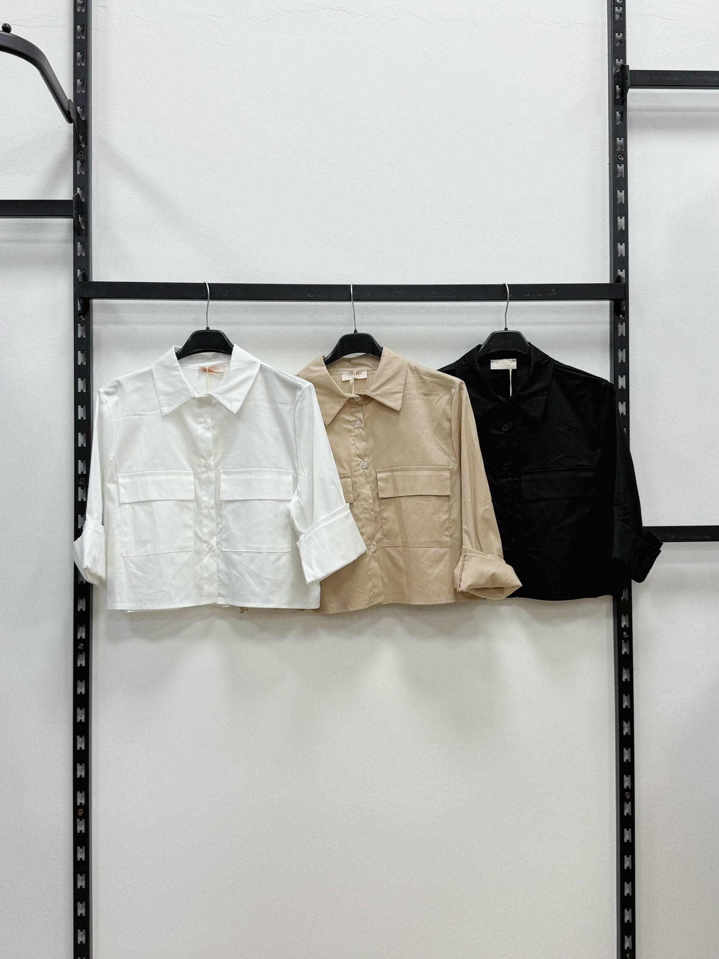 CAMICIA CORTA CON TASCHE