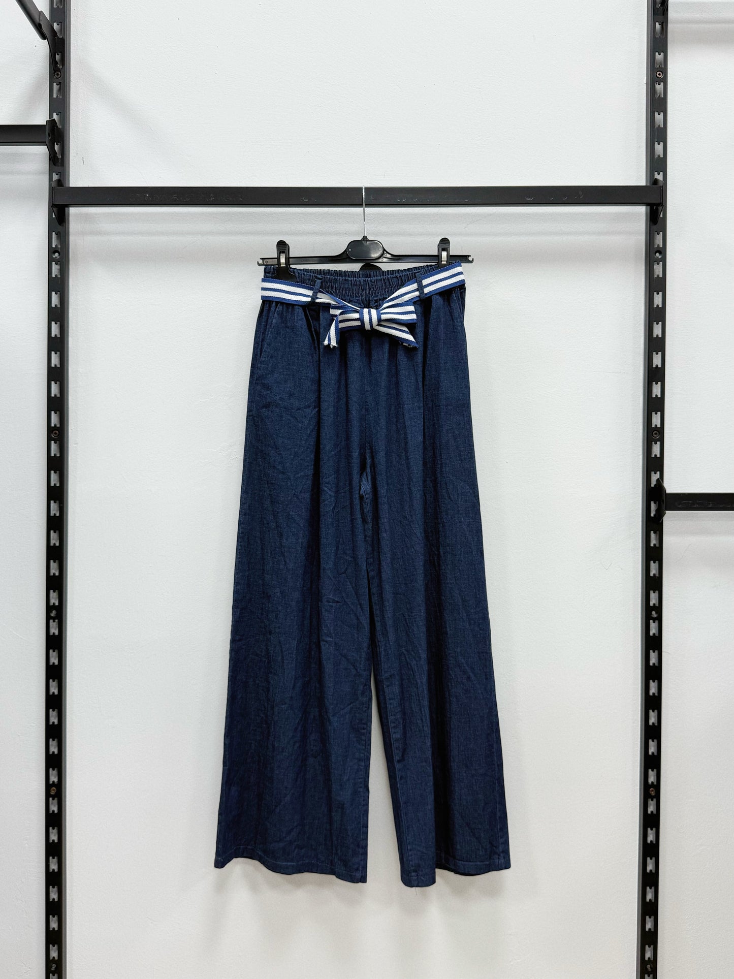 JEANS LEGGERO A PALAZZO A ELASTICO IN VITA