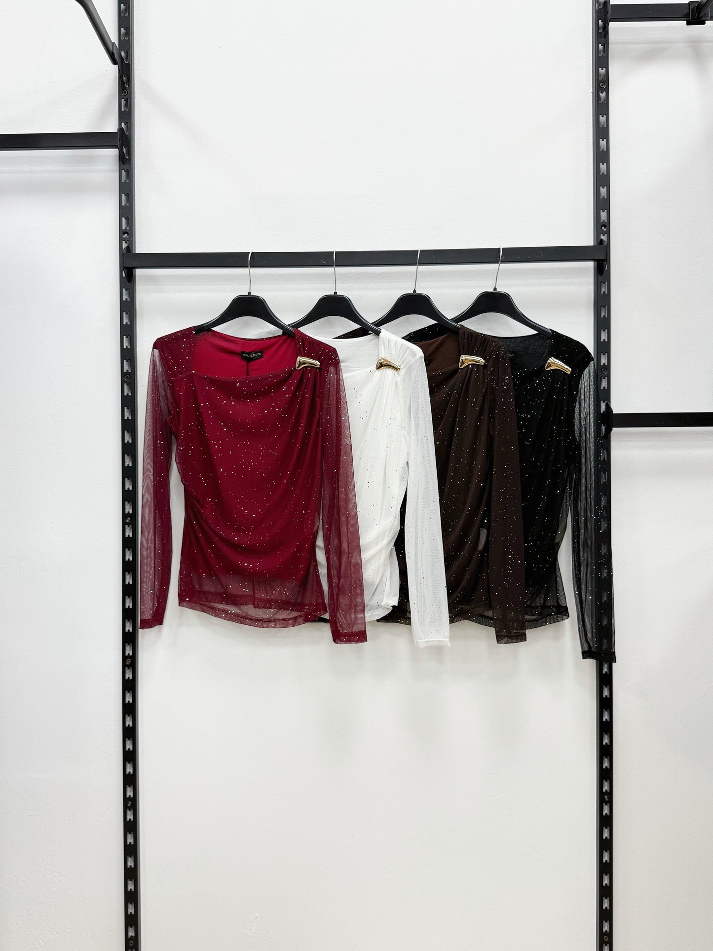 MAGLIETTA A COLLO QUADRATO CON PAILLETTES