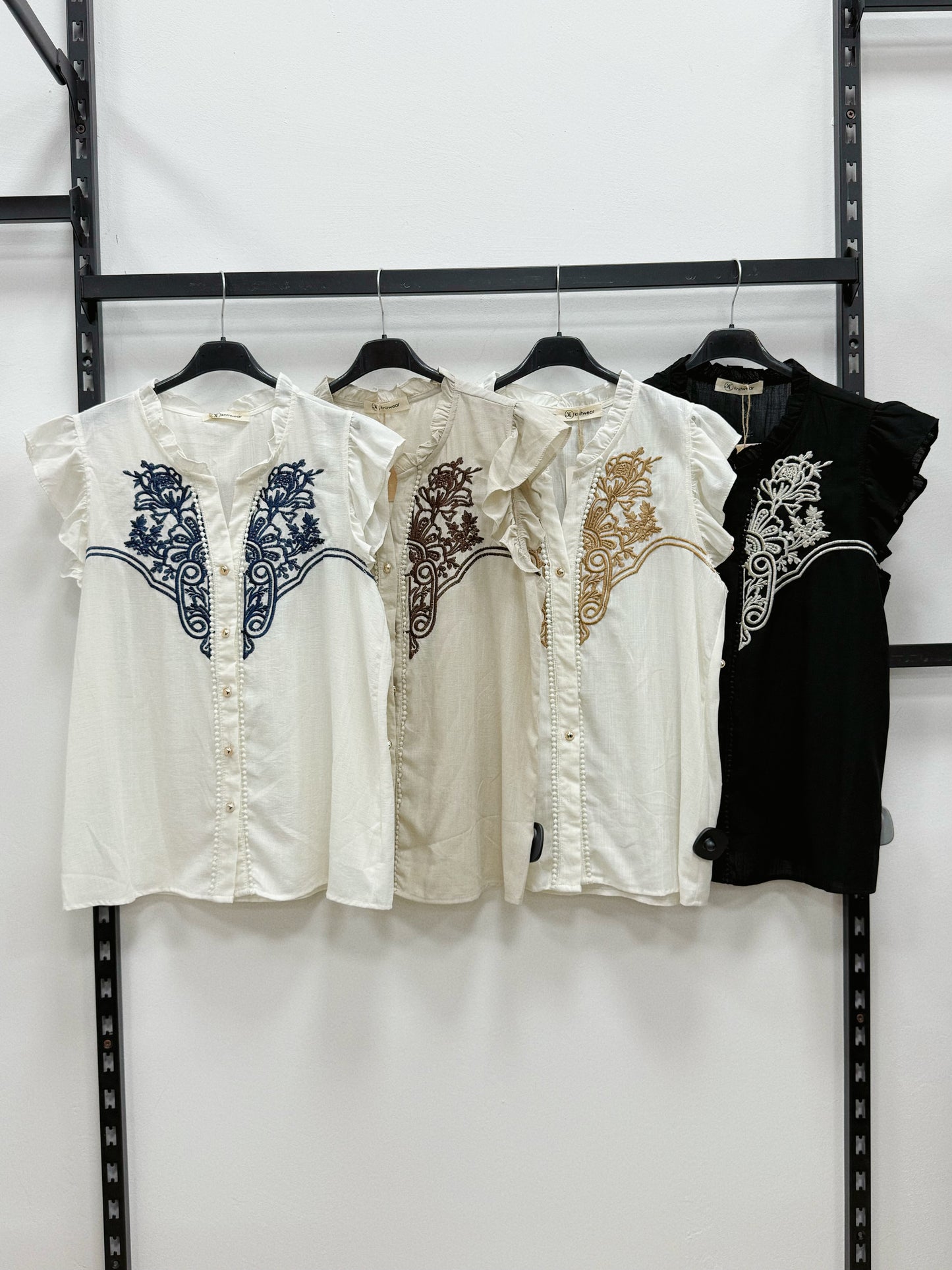 CAMICIA SMANICATE CON RICAMATO