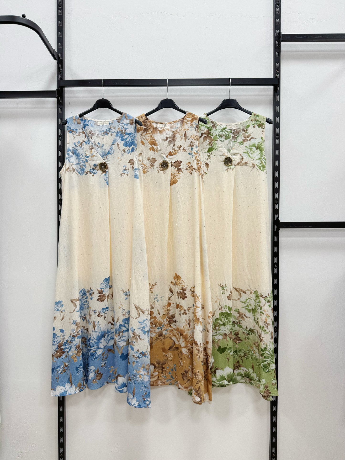 VESTITO A FANTASIA A SCOLLO V CON BRILLANTINI