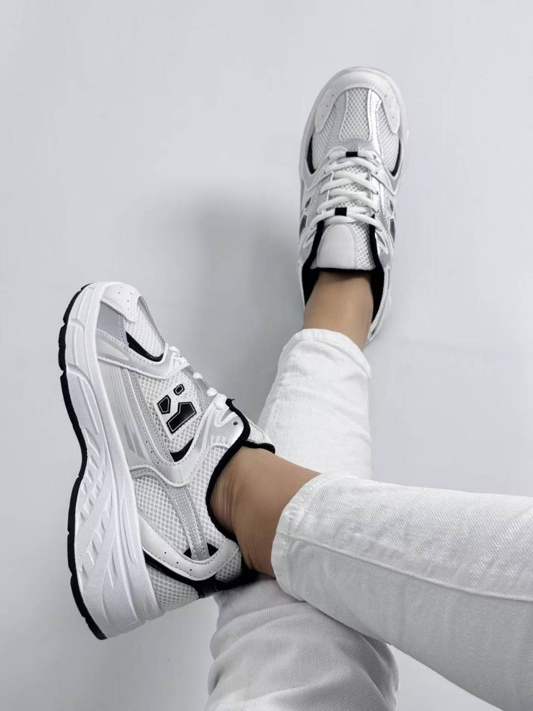 SNEAKERS N