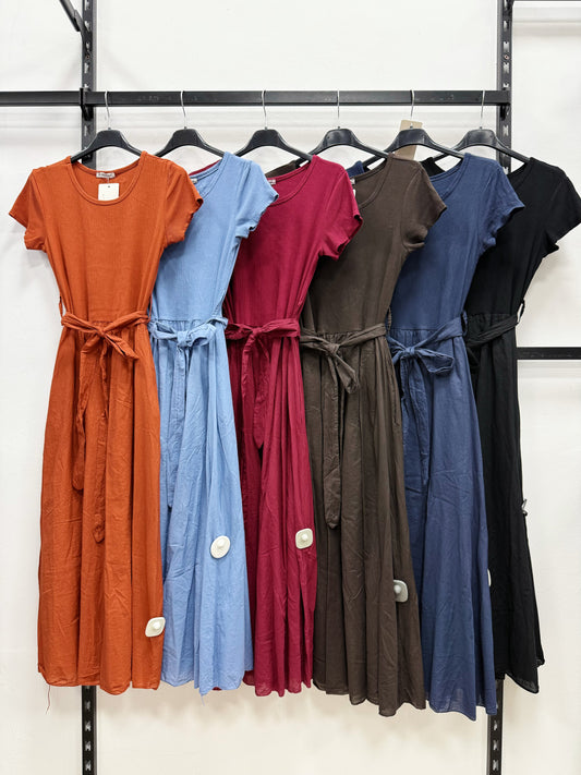 VESTITO LUNGO A MANICHE CORTE