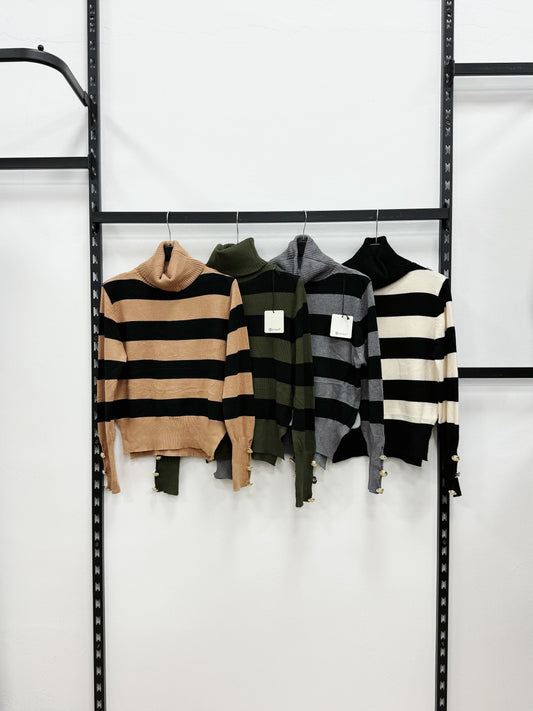 MAGLIERIA A DOLCEVITA A RIGHE SUL POLSINO CON BOTTONI DORATI