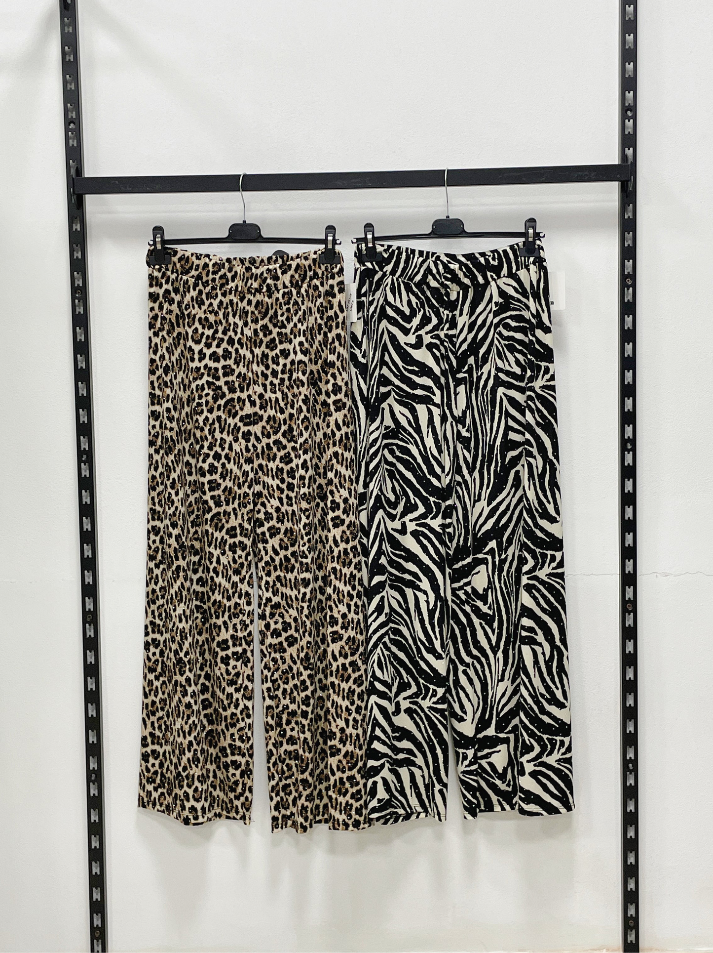 PANTALONE A GAMBA LARGA CON BRILLANTINI