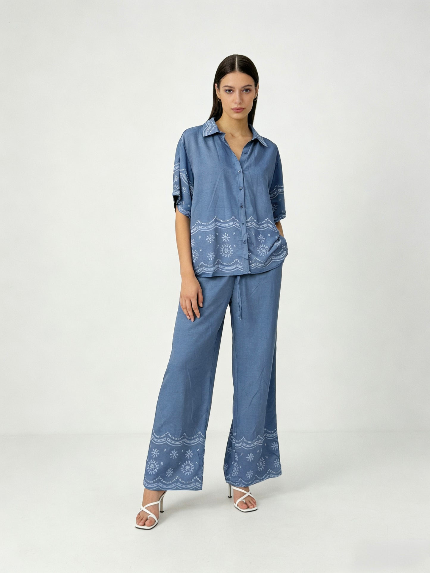 SET EFFETTO JEANS CAMICIA A MANICHE CORTE E PANTALONE A PALAZZO DISEGNI RICAMATO