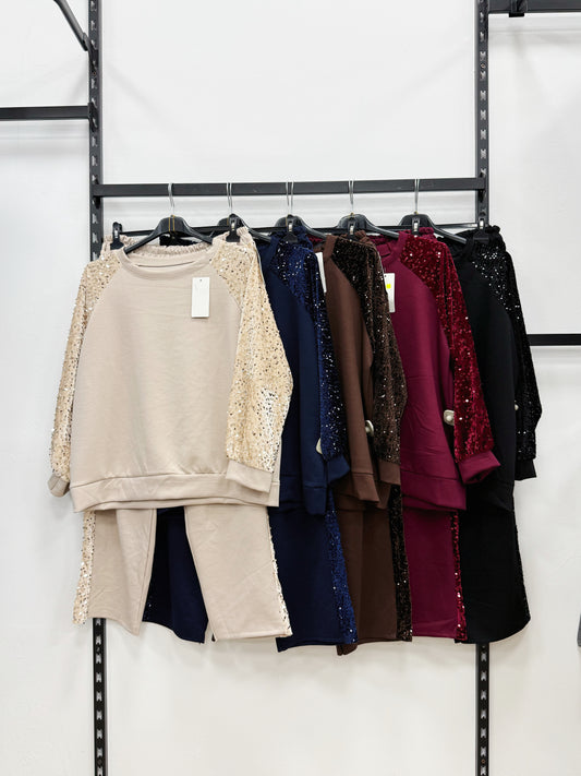 TUTA COMPLETA FELPA A MANICHE IN VELLUTO CON PAILLETTES E PANTALONE DI LATO IN VELLUTO CON PAILLETTES