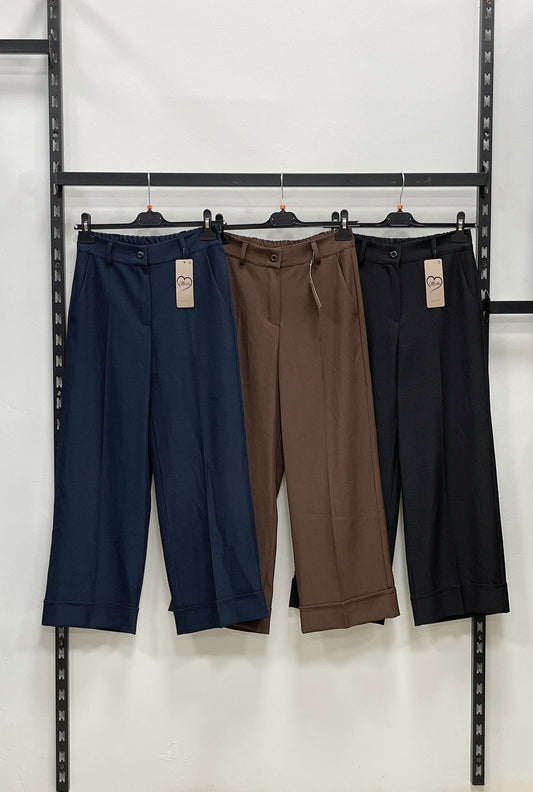 PANTALONE A CAPRI CON SVOLTA
