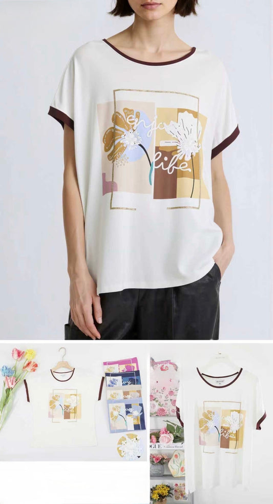 T-SHIRT CON STAMPA DI FIORE