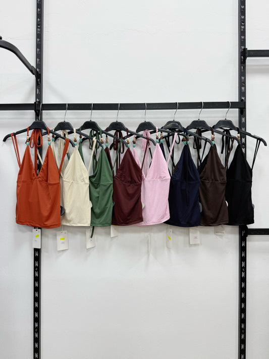TOP A COLLO LACCIATO CON PIETRA COLORATA