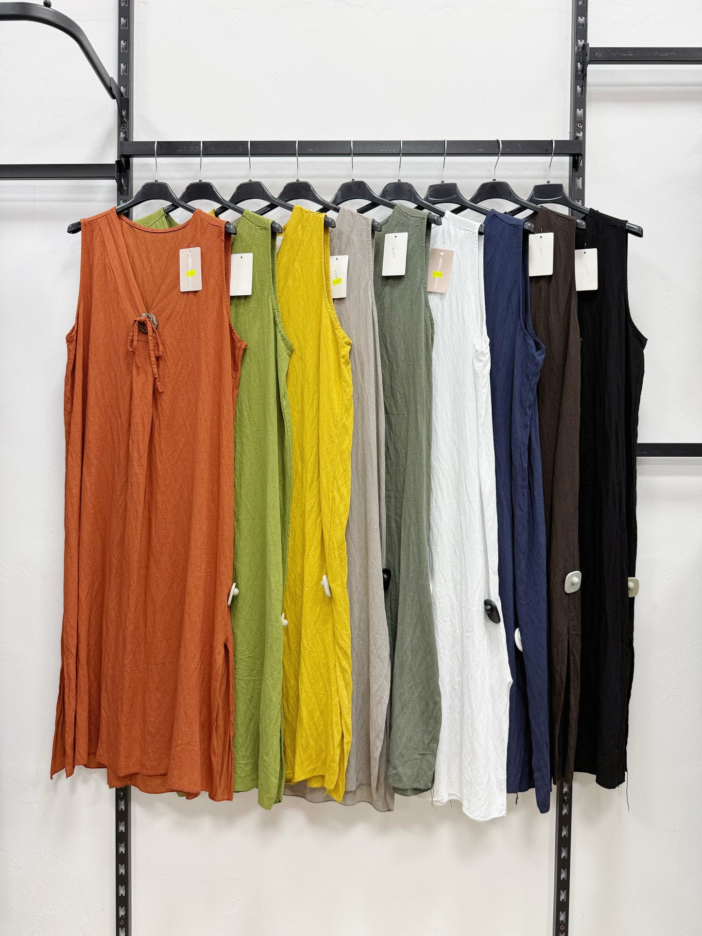 VESTITO LUNGO A SCOLLO V CON BOTTONE DI LEGNO