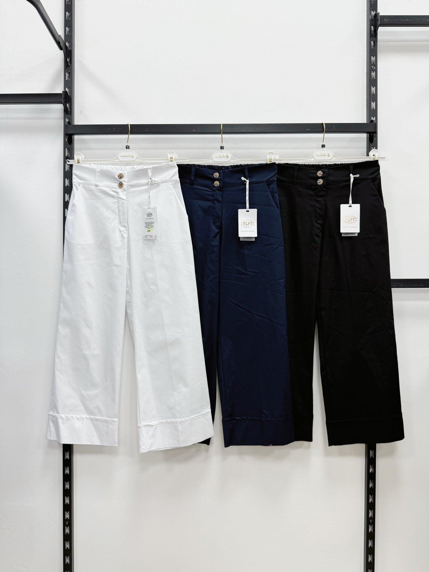 PANTALONE WIDE LEG ALLA CAVIGLIA CON SVOLTATO