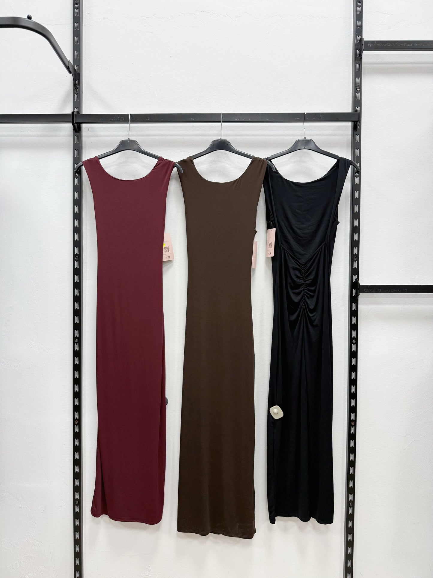 VESTITO LUNGO ADERENTE A SCHIENA SCOPERTA