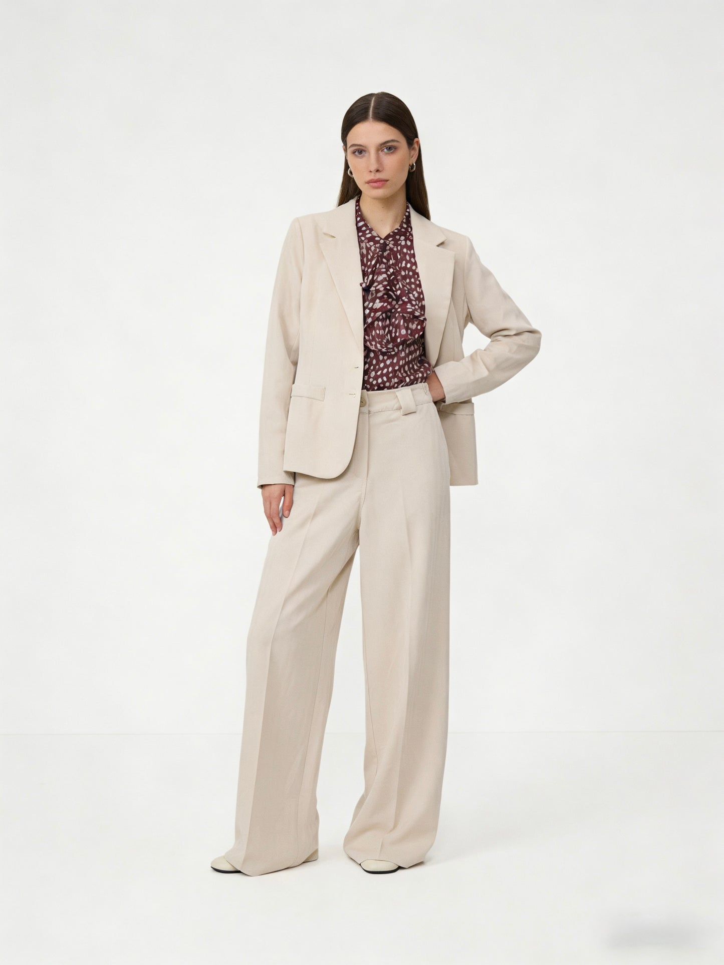 PANTALONE A GAMBE LARGHE E DRITTA CON CINTURA