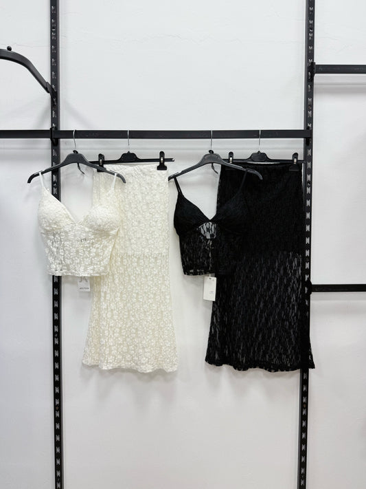 COMPLETO DI PIZZO TOP E GONNA LUNGA