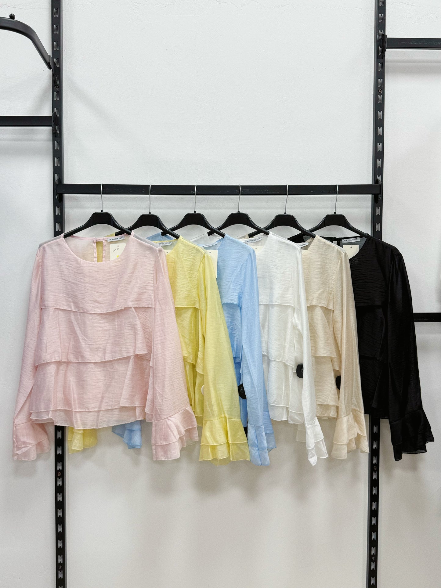 BLUSA DI TENCEL CORTA A MANICHE LUNGHE A VOLANT