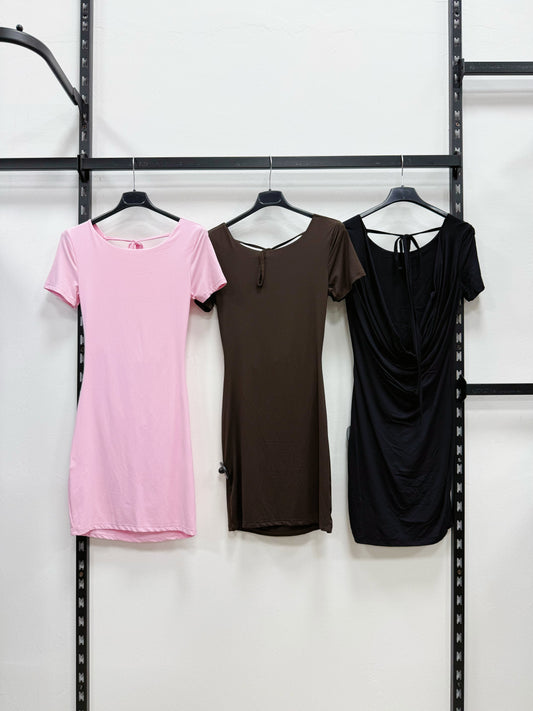 VESTITO CORTO ADERENTE A SCHIENA SCOPERTA