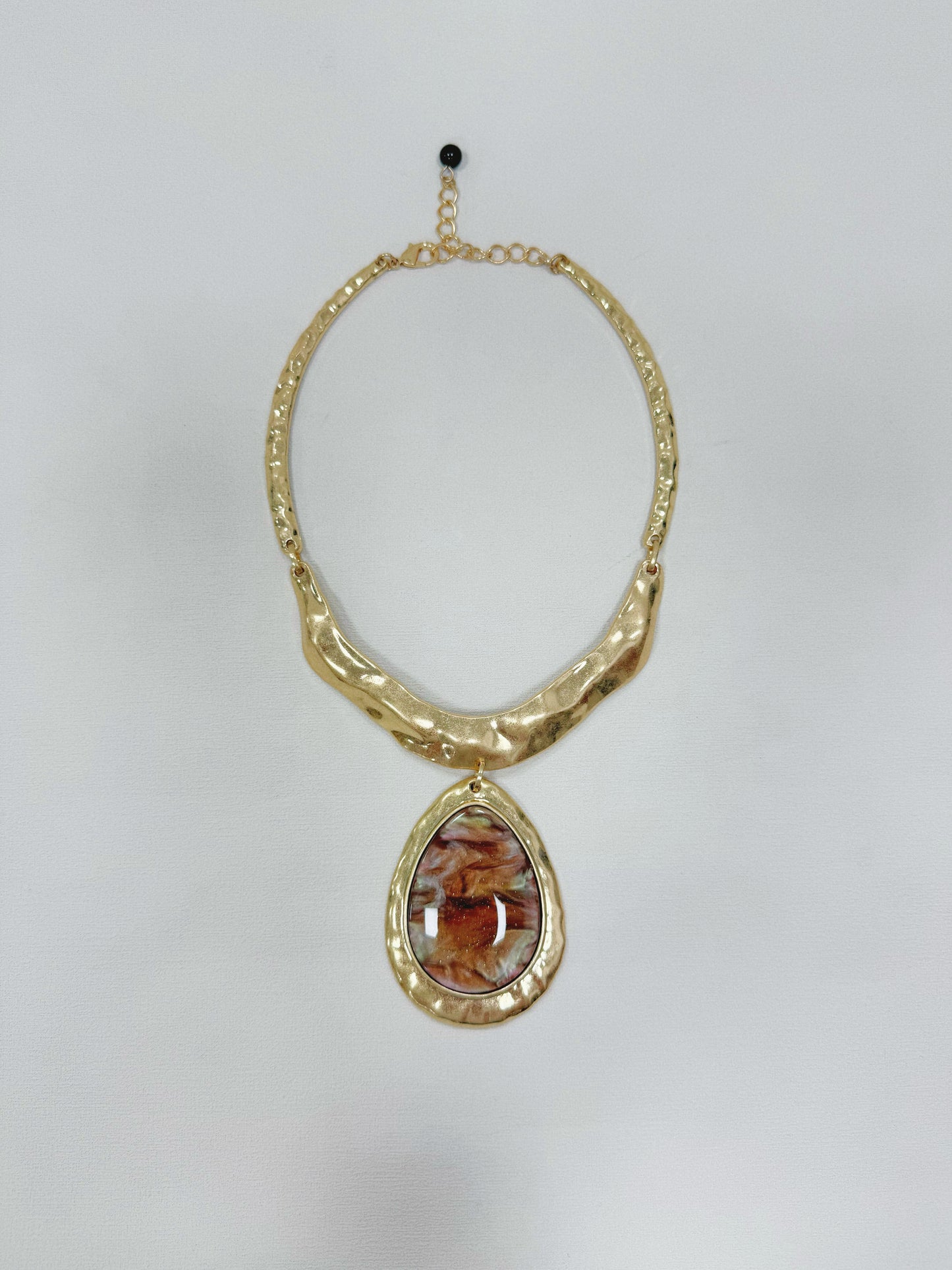 COLLANA GIROCOLLO CON CIONDOLO DI RESINA