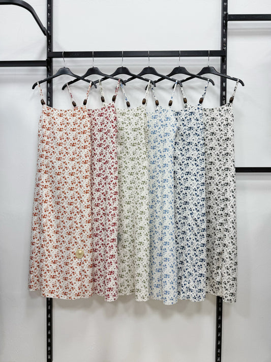 VESTITO LUNGO A FIORI A BRETELLE CON PALLINE DI LEGNO
