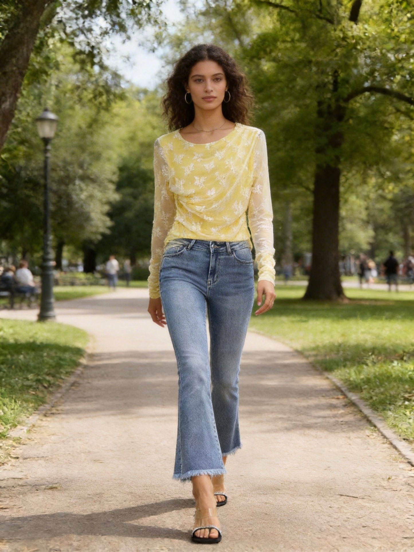 MAGLIETTA IN PIZZO A MANICHE LUNGHE