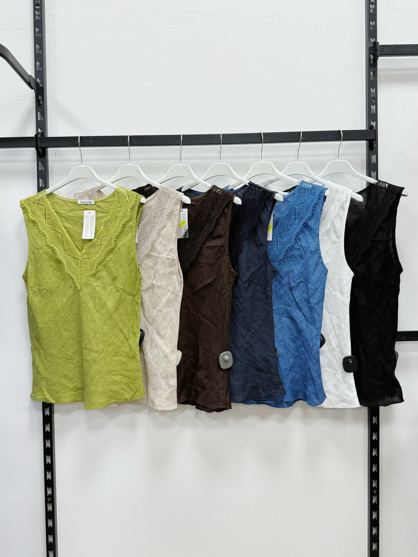 CANOTTIERA 100% DI LINO SCOLLO V CON PIZZO