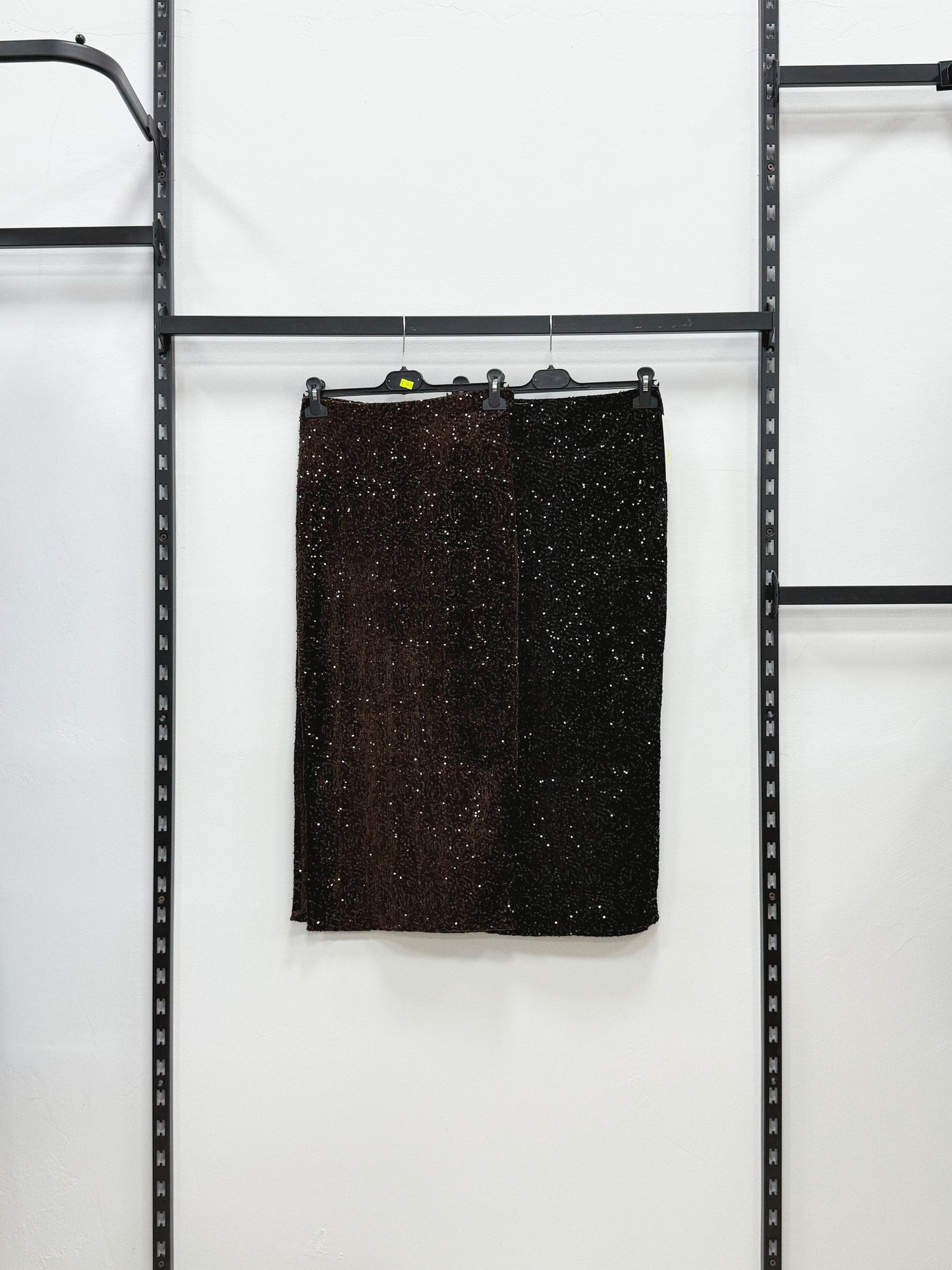 GONNA LUNGA CON PAILLETTES IN VELLUTO DI LATO SPACCATO