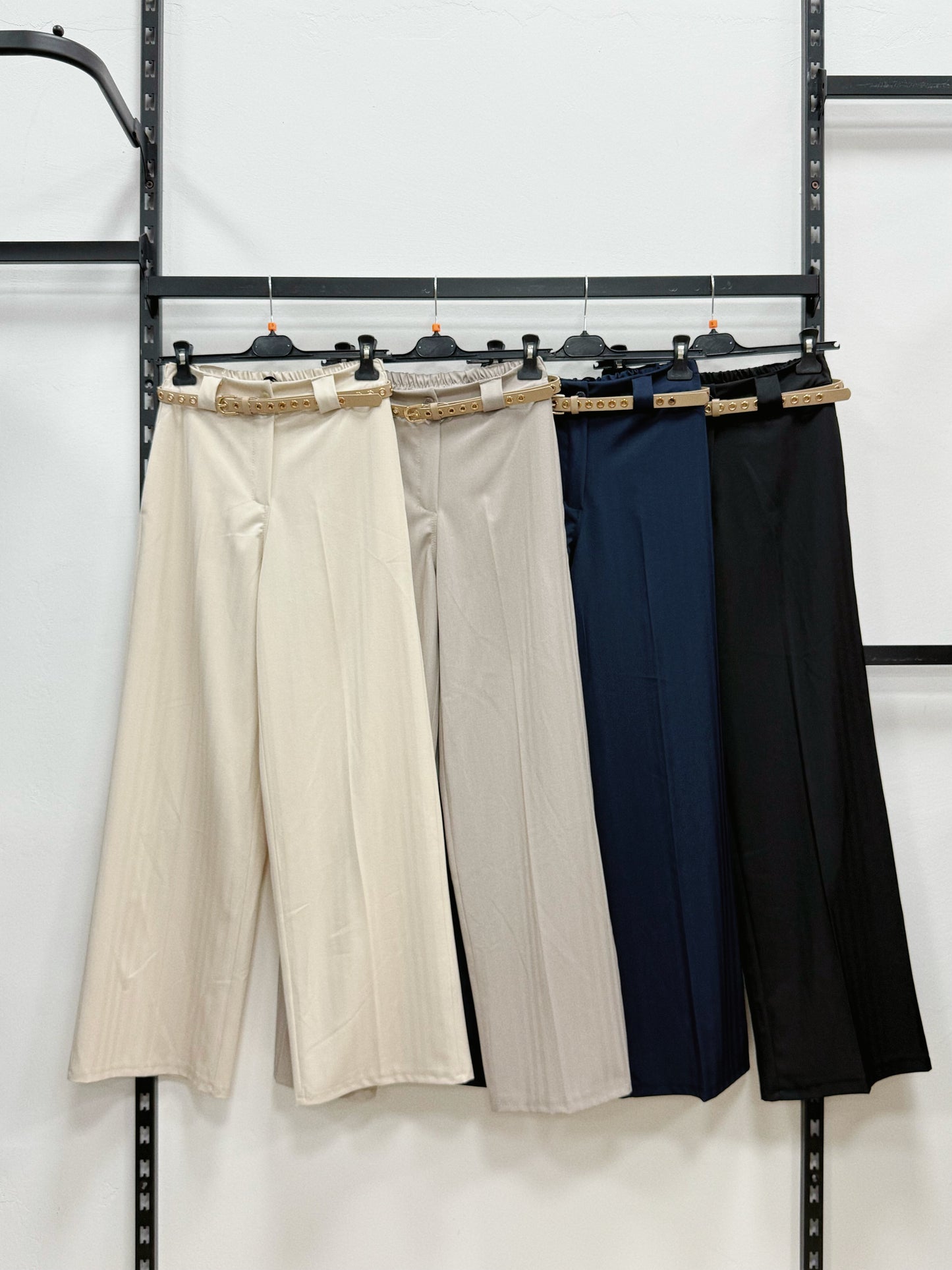 PANTALONE A GAMBE LARGHE E DRITTA CON CINTURA