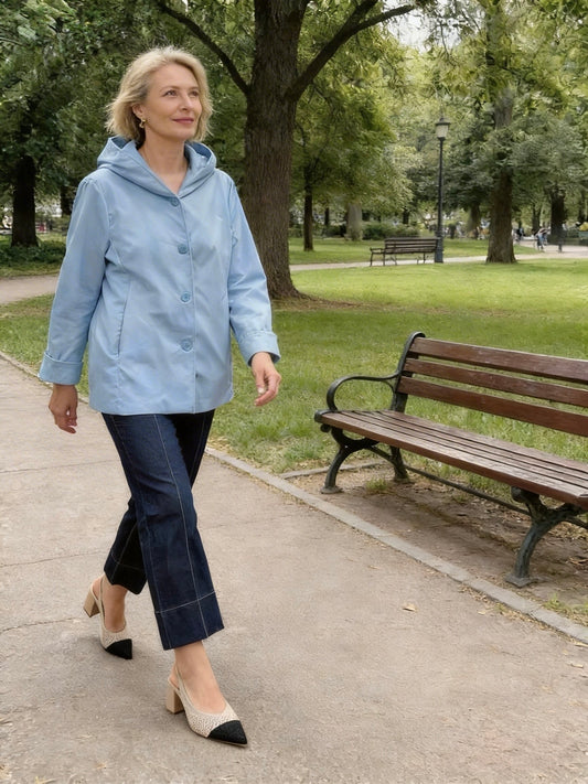 GIACCA IMPERMEABILE CON CAPPUCCIO A BOTTONI