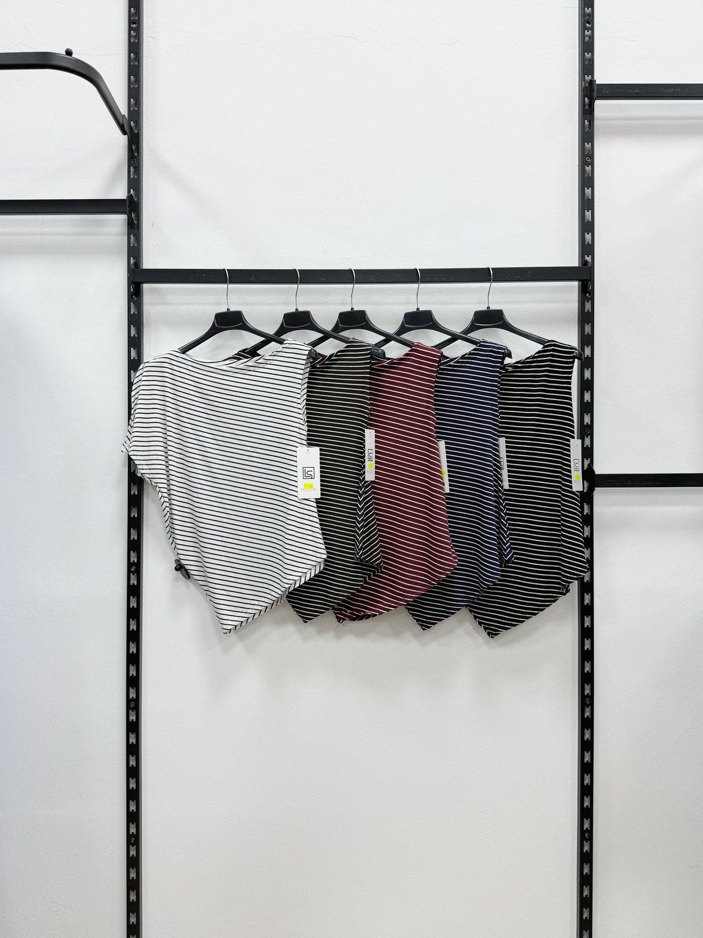 T-SHIRT A RIGHE SPALLINE INTERCAMBIABILI