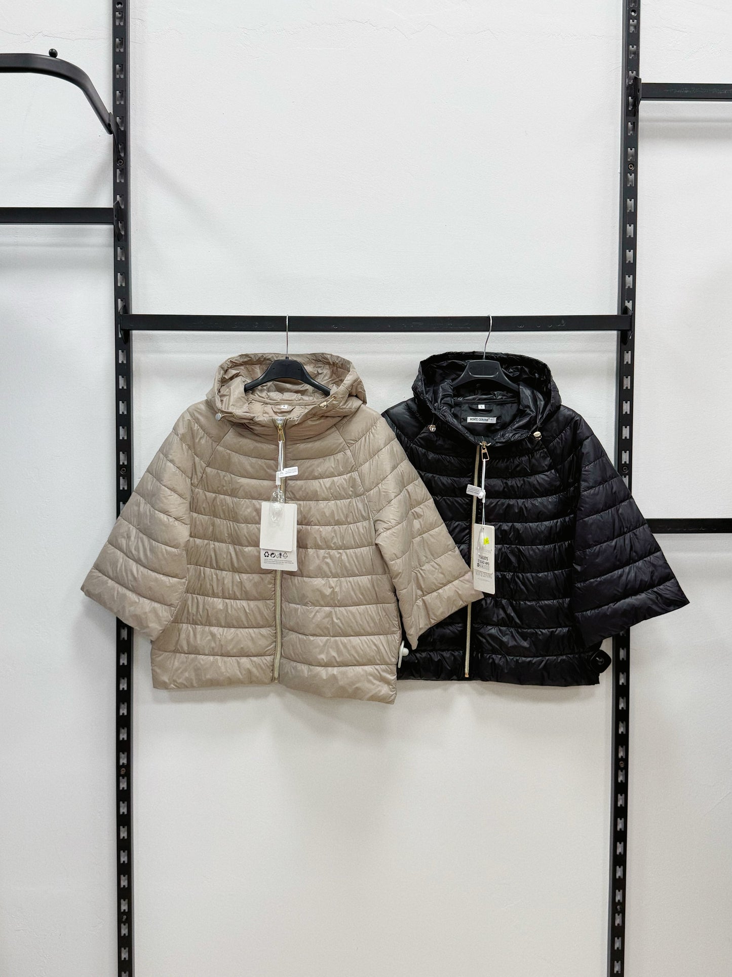 GIUBBOTTO 100 grammi con cappuccio a maniche 3/4