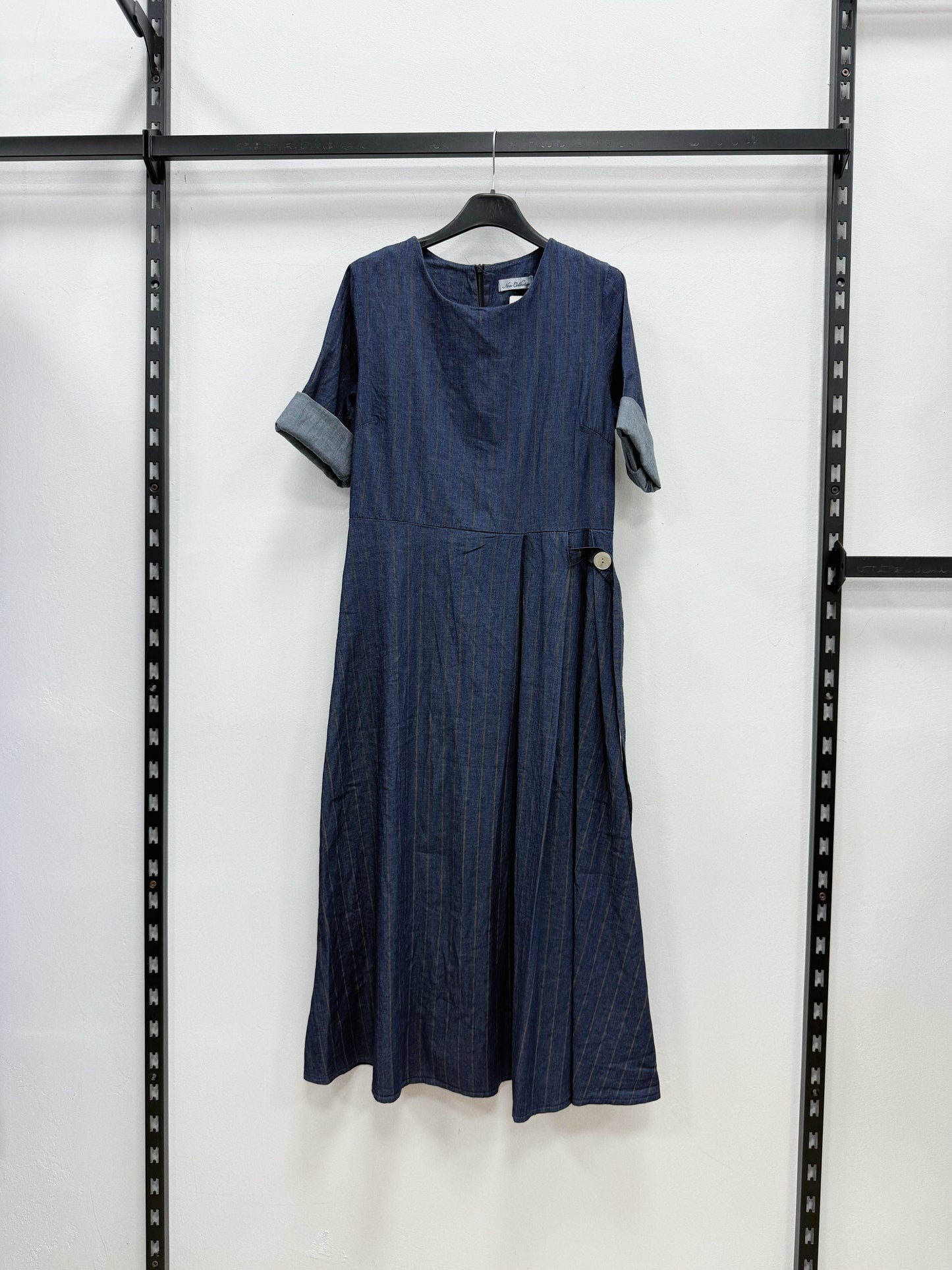 VESTITO LUNGO A RIGHE MARRONE A MANICHE CORTE
