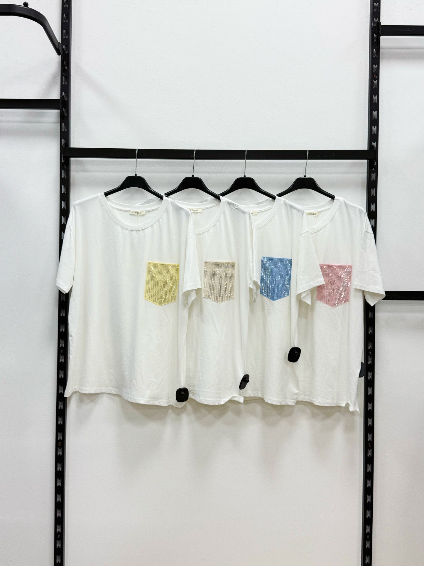 T-SHIRT CON TASCHE BON BRILLANTINI
