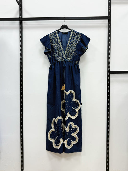 VESTITO LUNGO DI JEANS SCOLLO V A MANICHE VOLANT CON RICAMATO E PERLINE