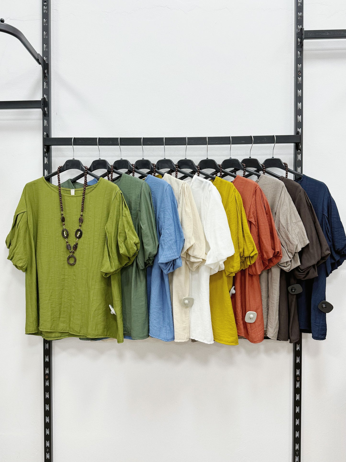 MAGLIETTA A MANICHE CORTE SBUFFO