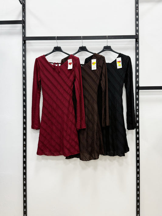 VESTITO A MANICHE LUNGHE A SVASATA