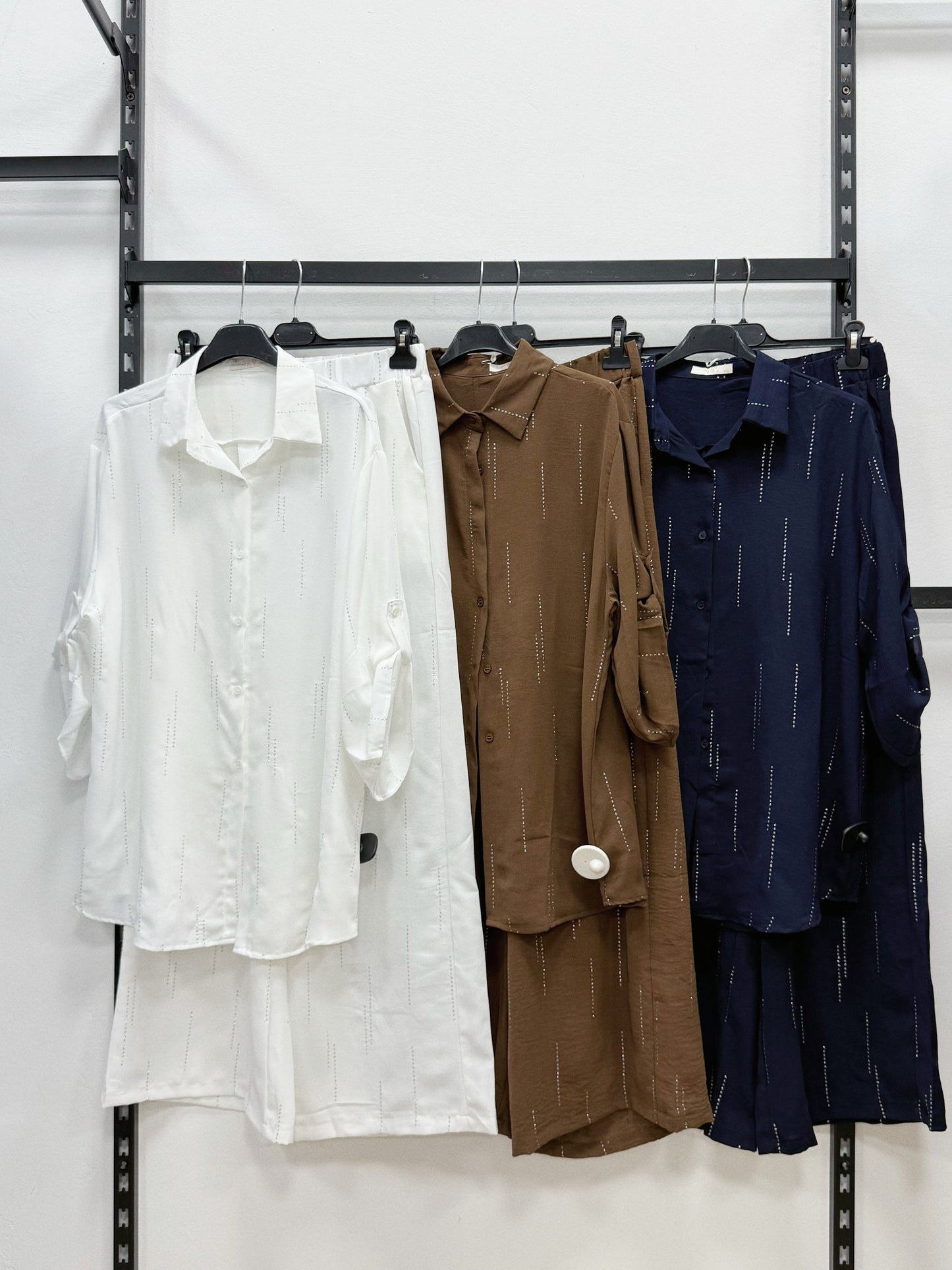 TUTA COMPLETA CAMICIA A MANICHE 3/4 E PANTALONE A GAMBE LARGHE CON STRISCE DI LUREX