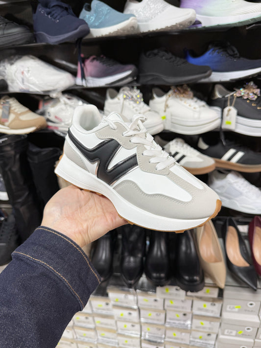 SNEAKERS N
